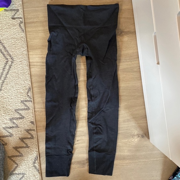 Lululemon Base Layer - Picture 1 of 4